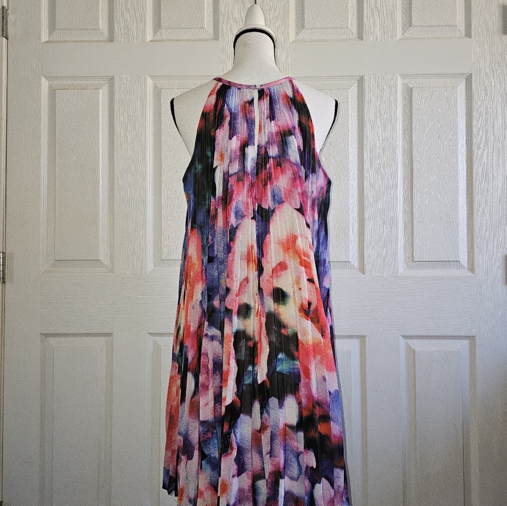 Maggy London Pleated Floral Swing Cocktail Dress - Picture 5 of 8